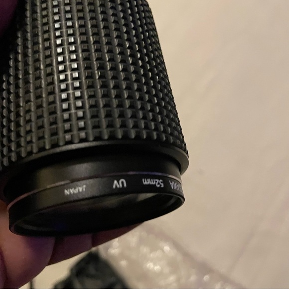 TOKINA Black Zoom Lens with Essential Accessories - Picture 9 of 16